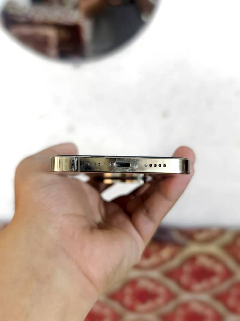 Apple iPhone 13 Pro 4