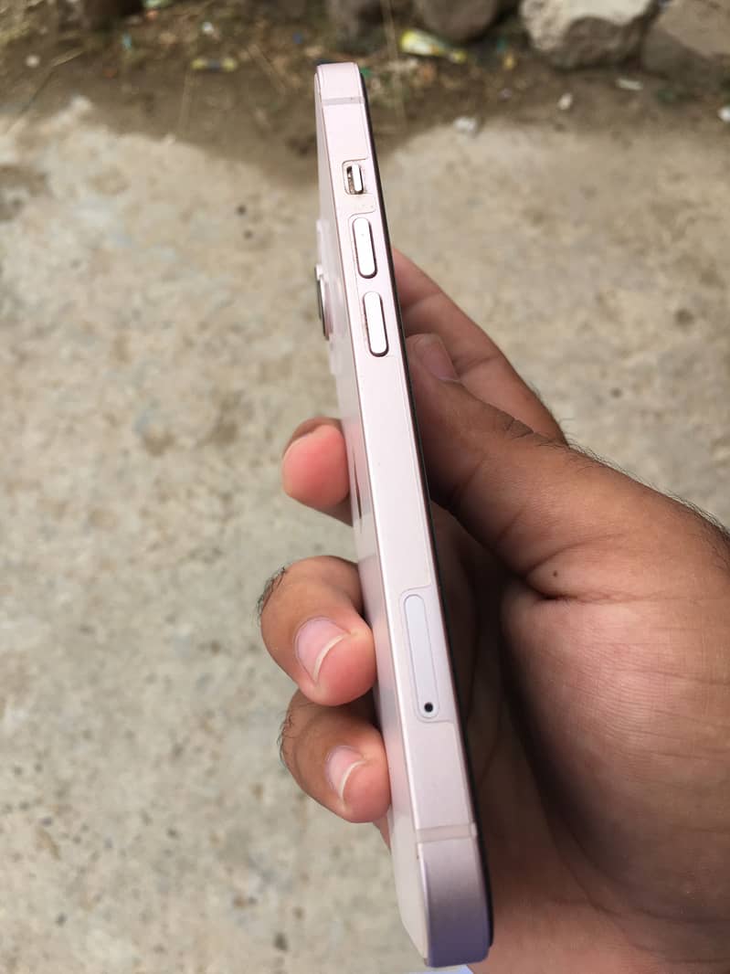 Apple iPhone 13 2