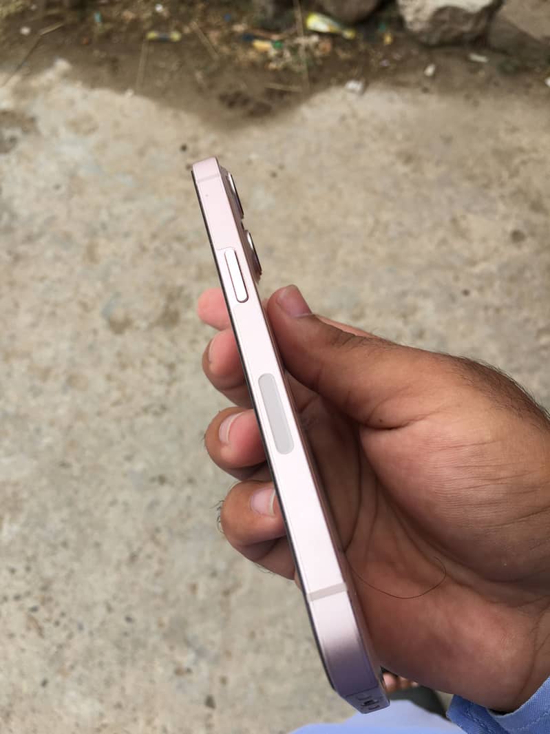 Apple iPhone 13 4