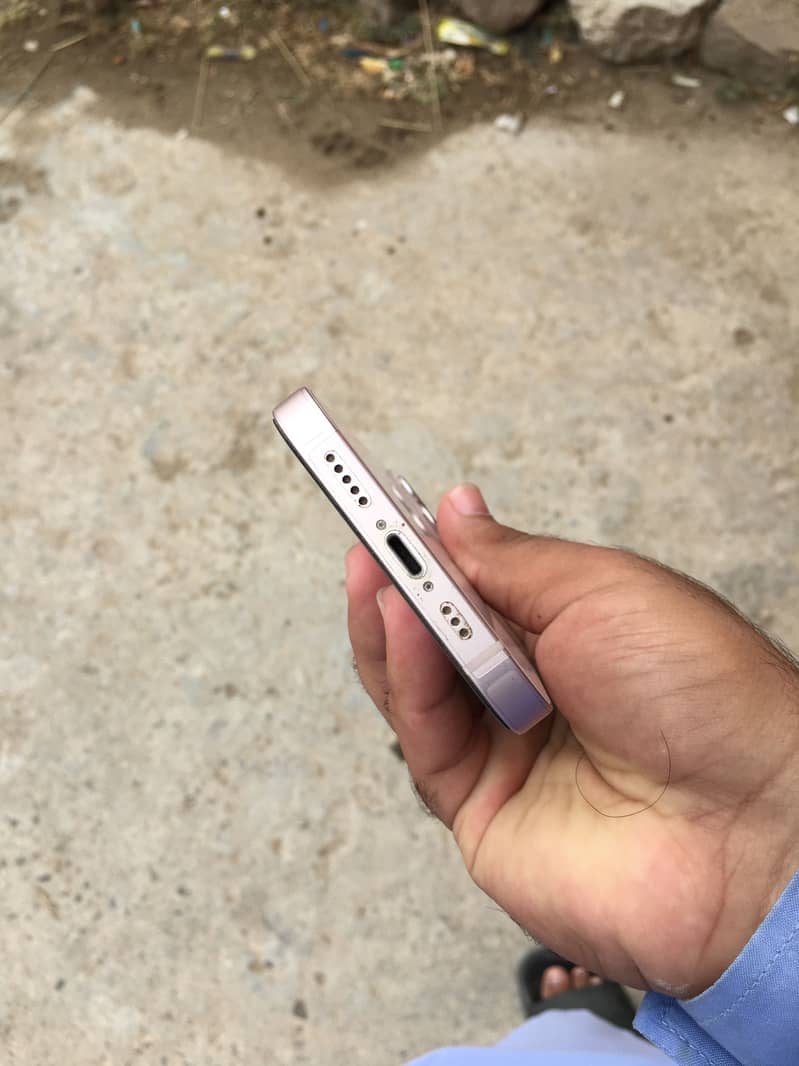 Apple iPhone 13 5