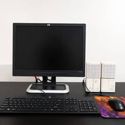 Best quality 10/10 condition monitor , keyboard, mouse, and speakers
