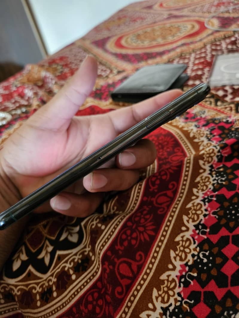 Apple iPhone 11 Pro Max 6