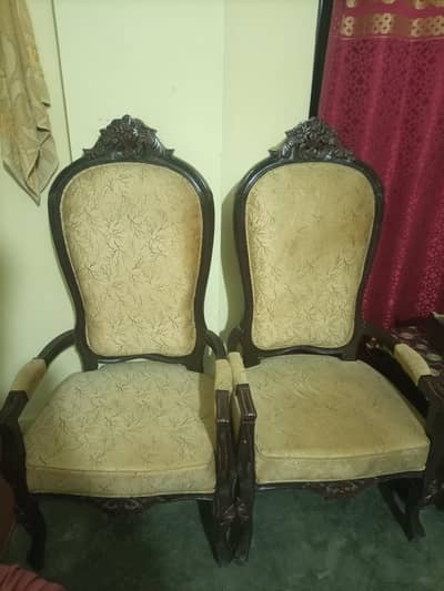 chair with dewan