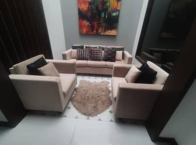 5 seater sofa slightly used look like a new
