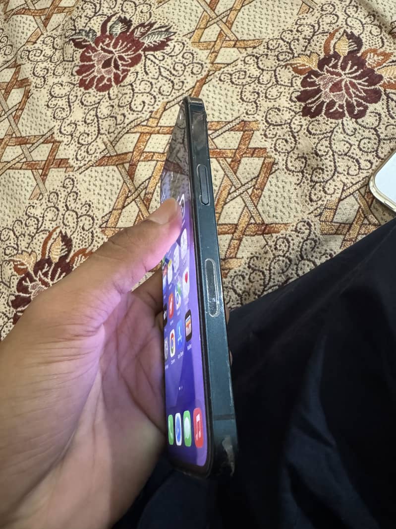Apple iPhone 13 6