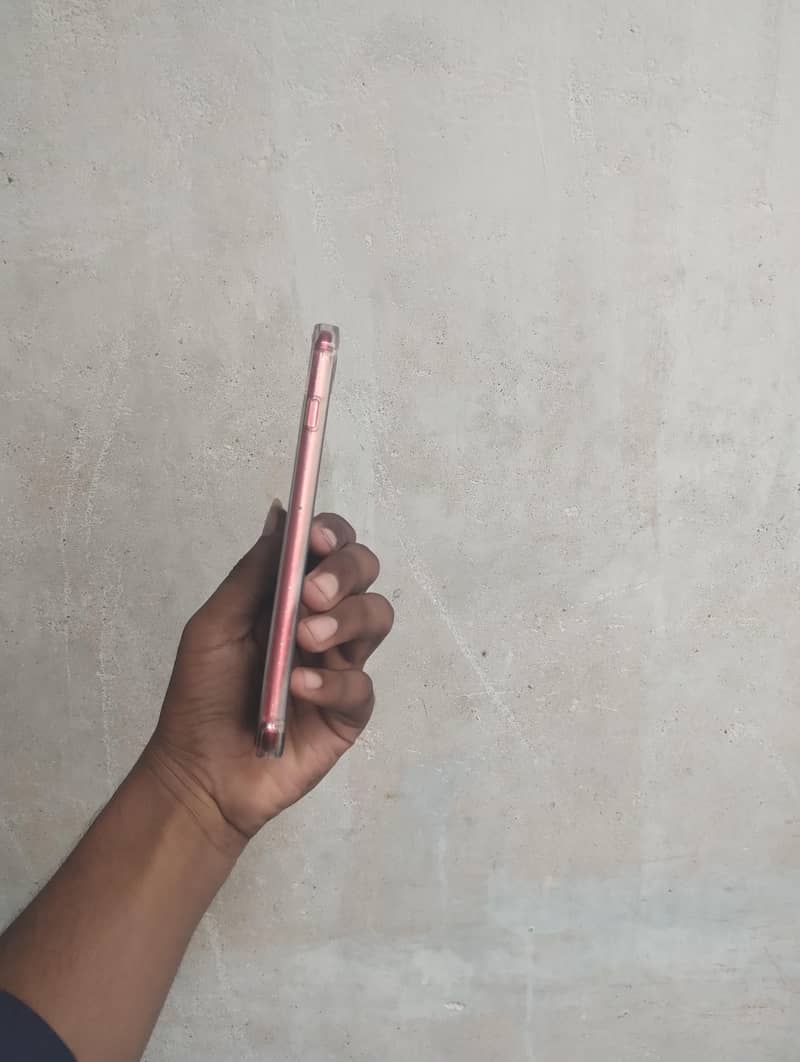 Apple iPhone 8 Plus 3