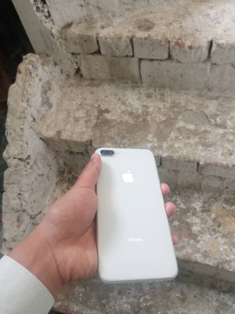 Apple iPhone 8 Plus 1