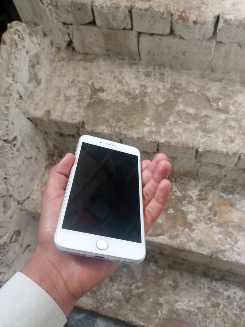Apple iPhone 8 Plus 3