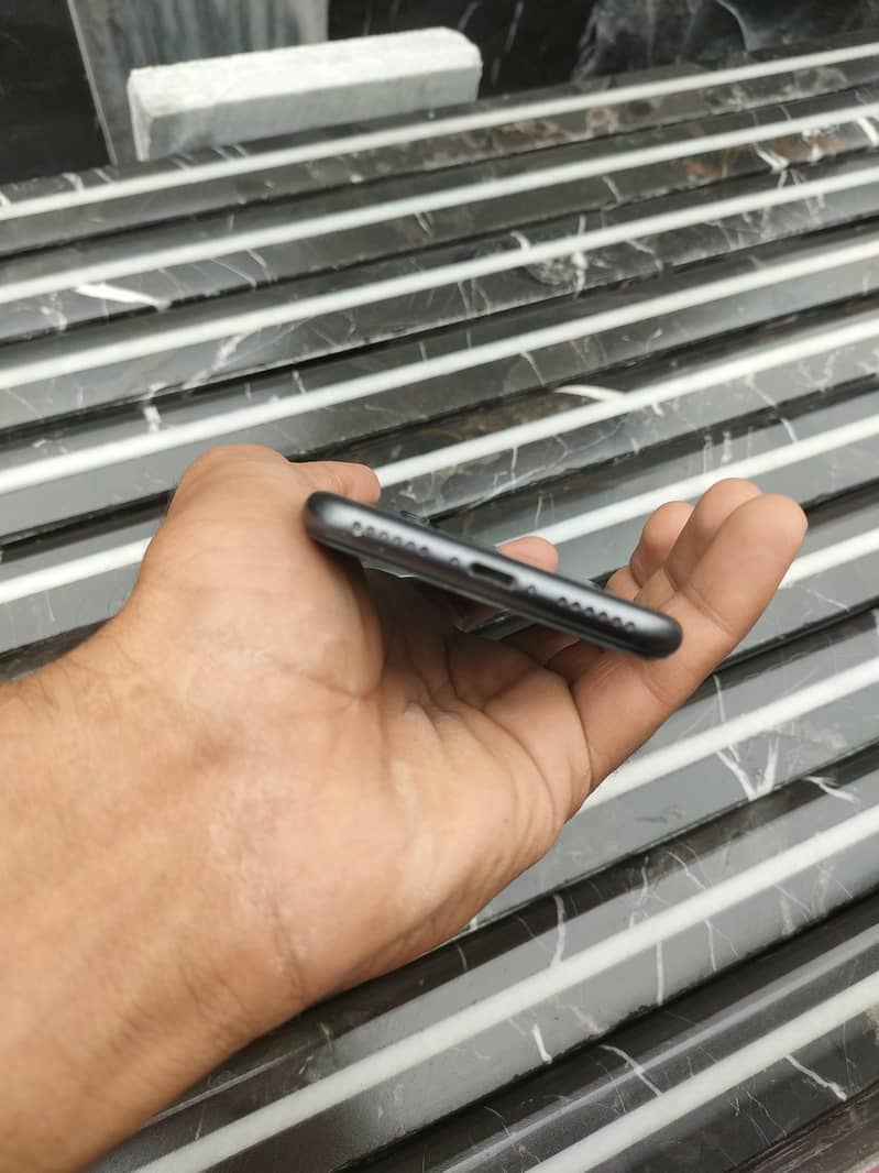 Apple iPhone 8 4