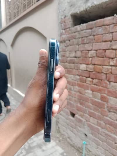 Apple iPhone XR convert 17 pro