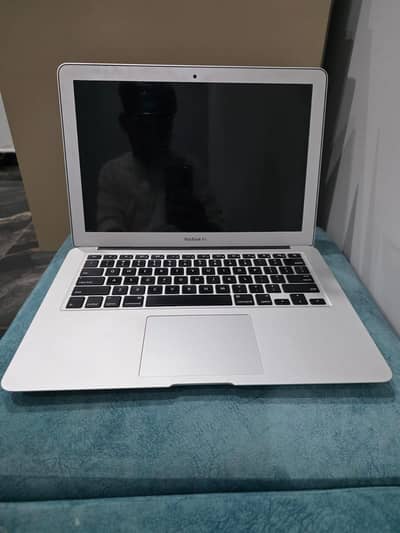 MacBook Air 13-inch, Early 2015 model Core i5 8gb Ram 128 SSD