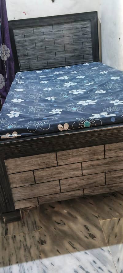 singel bed with matress
