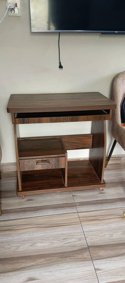 Computer table
