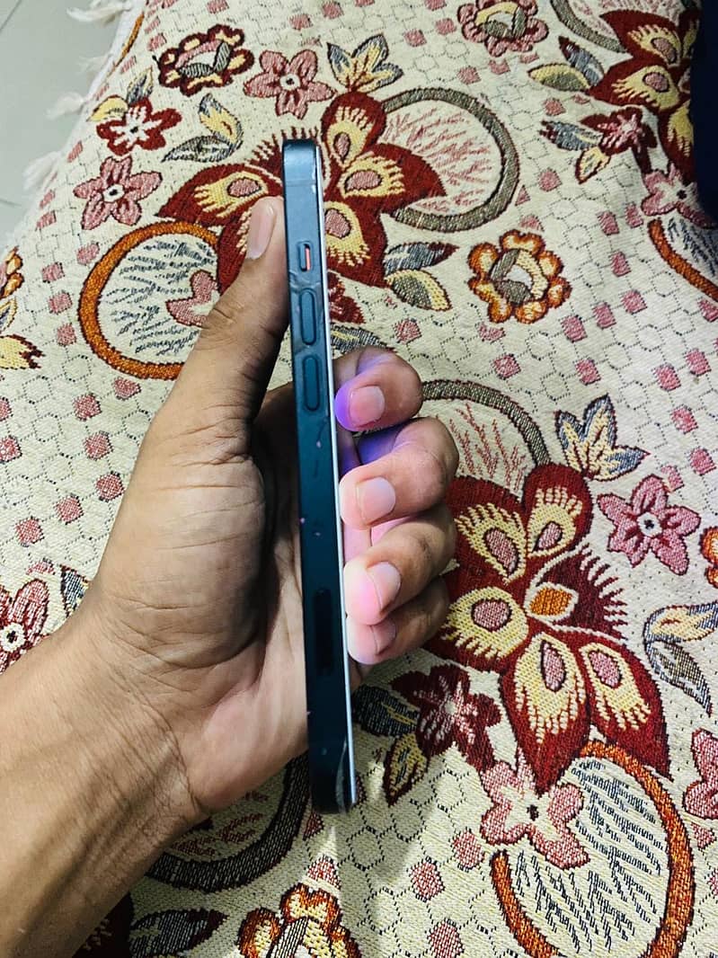 Apple iPhone 13 3