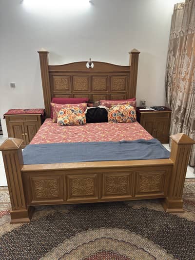 Bedroom set/king size bed/ side table/Dressing table