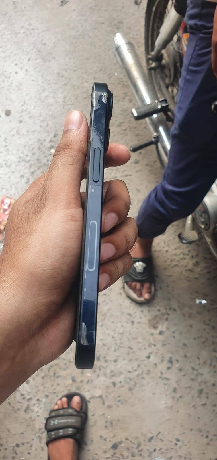 Apple iPhone 14 3