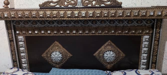 acchi condition mein furniture hai
