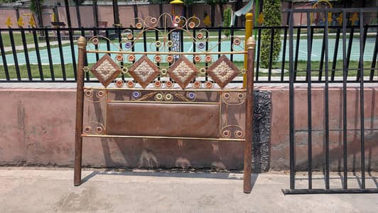 Rot iron bed for sale!