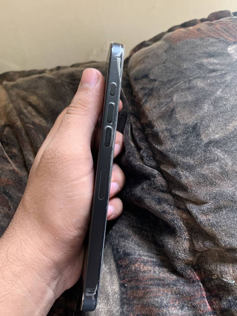 iPhone 16 Pro Max 3