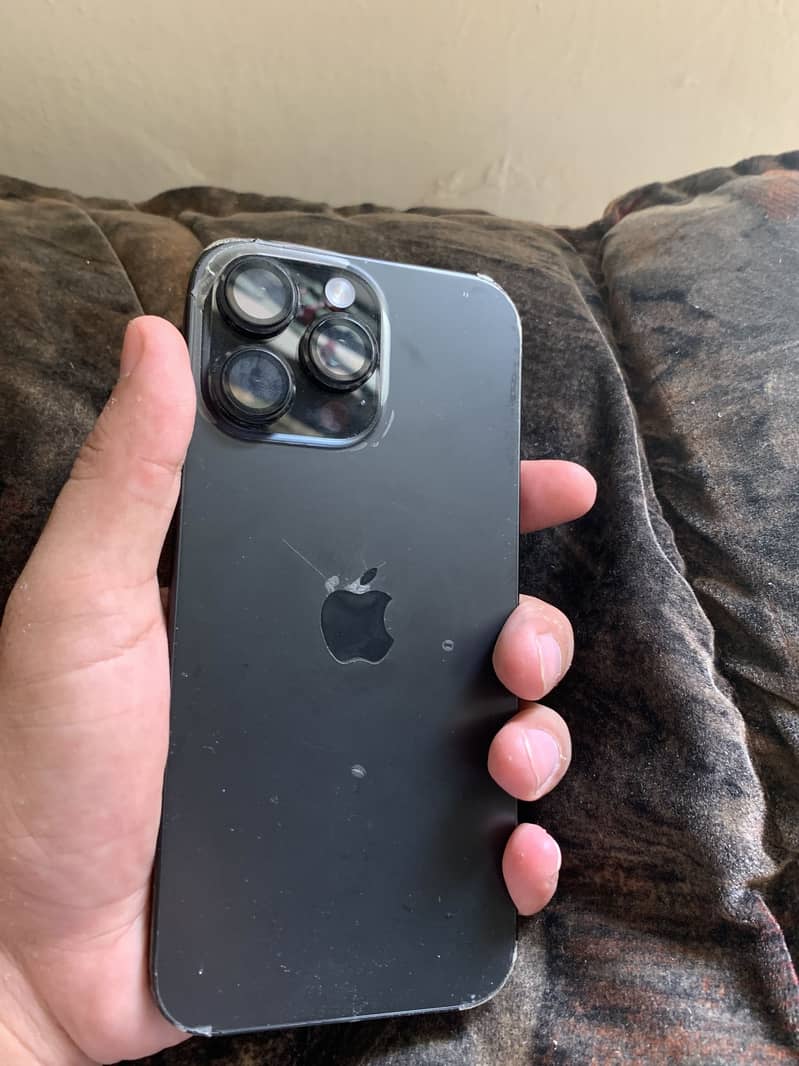 iPhone 16 Pro Max 1