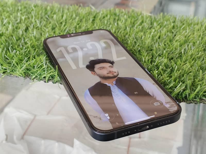 Apple iPhone 12 1