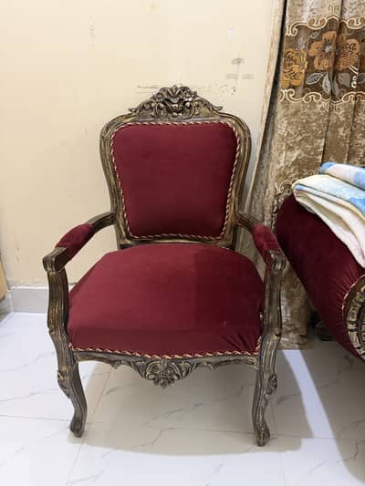 Dewaan with two matches chairs