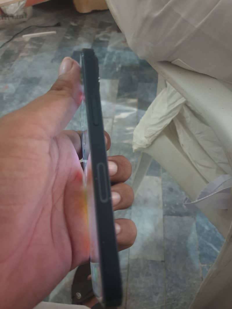 Apple iPhone 13 2