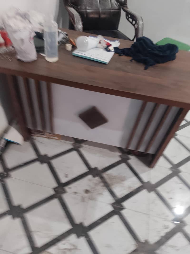 ofuce table 0