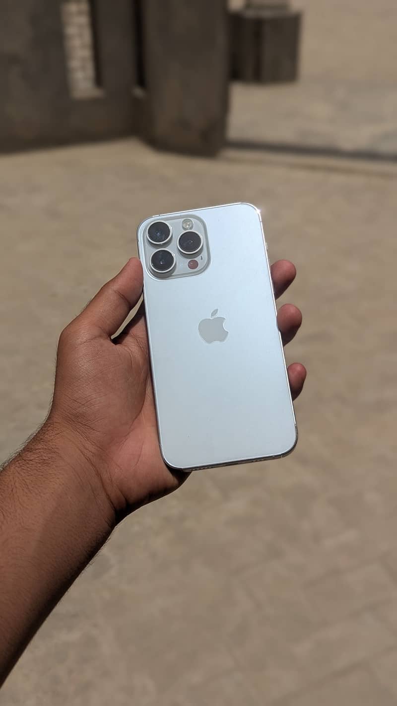 Apple iPhone 14 Pro Max 1