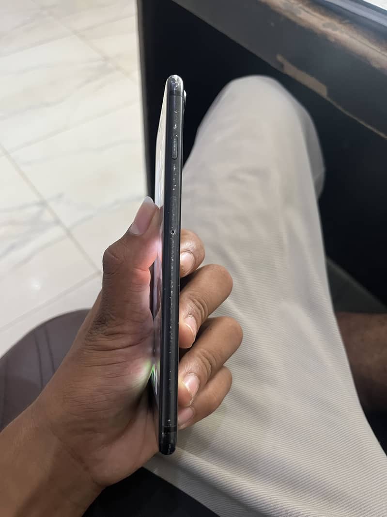 Apple iPhone 7 Plus 3