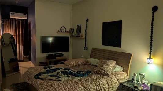 1000sqf Fully Furnished apartment 3rd floor available For Rent in Bukhari Commercial