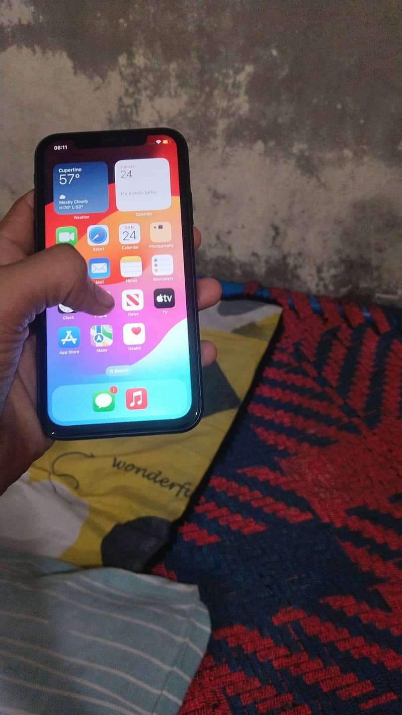 Apple iPhone 11 4