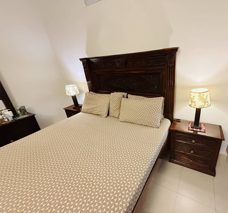 King size Bed 4