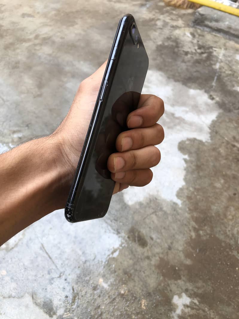 Apple iPhone 7 Plus 3