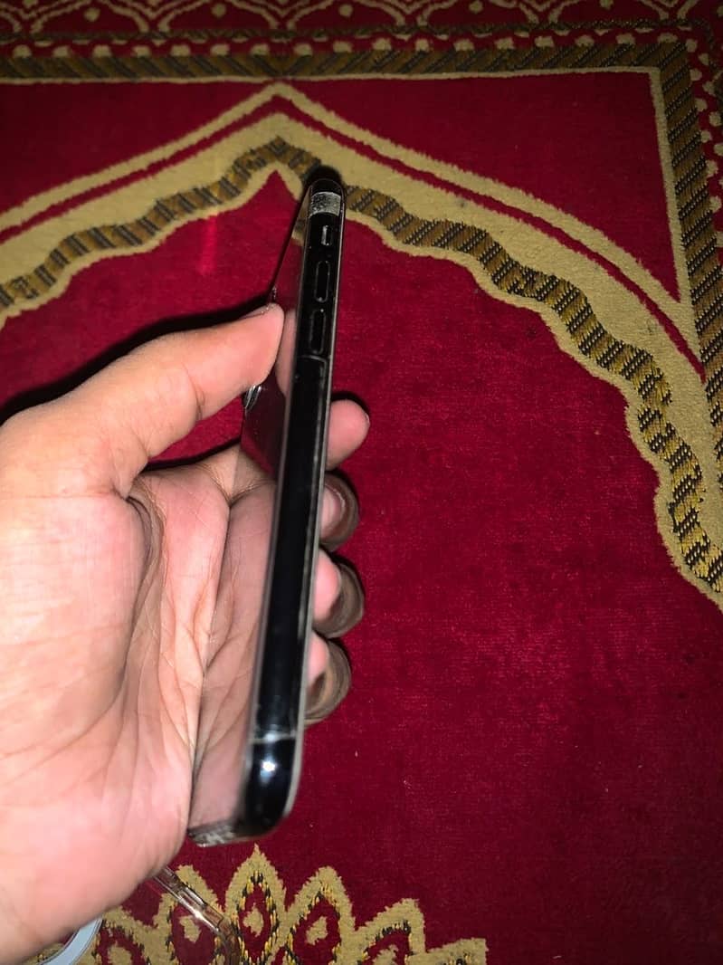 Apple iPhone 11 Pro 2