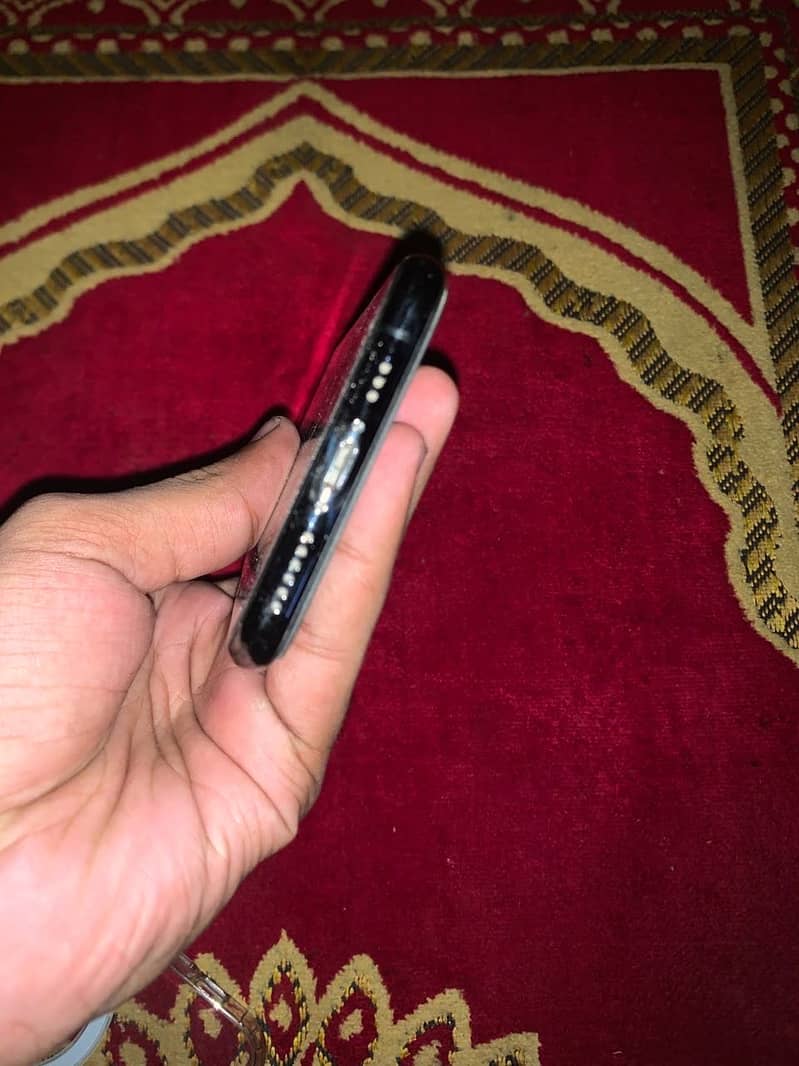 Apple iPhone 11 Pro 4