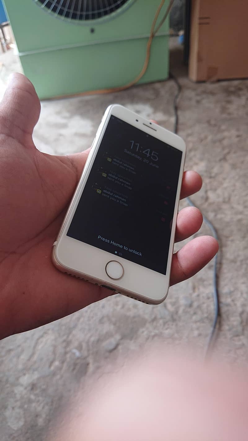Apple iPhone 7 0