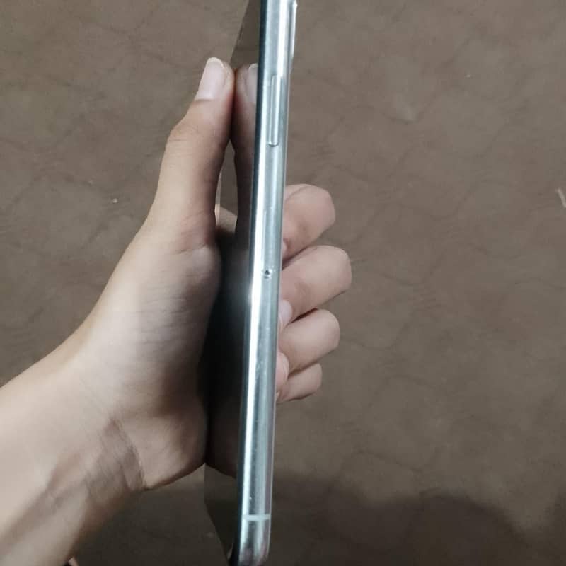 Apple iPhone X 3