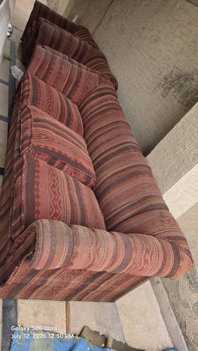 5 SEATER WIDE SOFA SET CHEAP PRICE URGENT