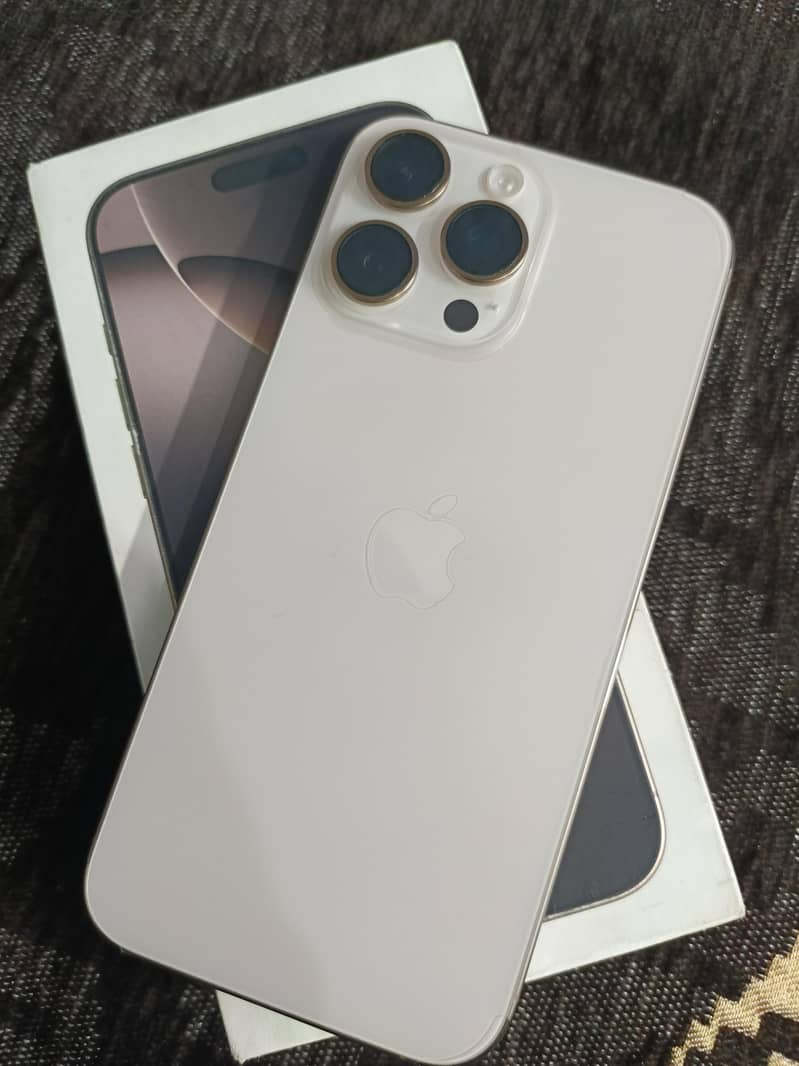 Apple iPhone 16 Pro Max 0
