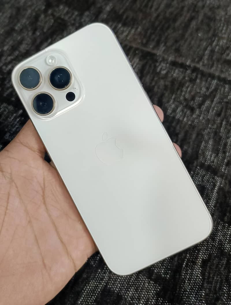 Apple iPhone 16 Pro Max 2