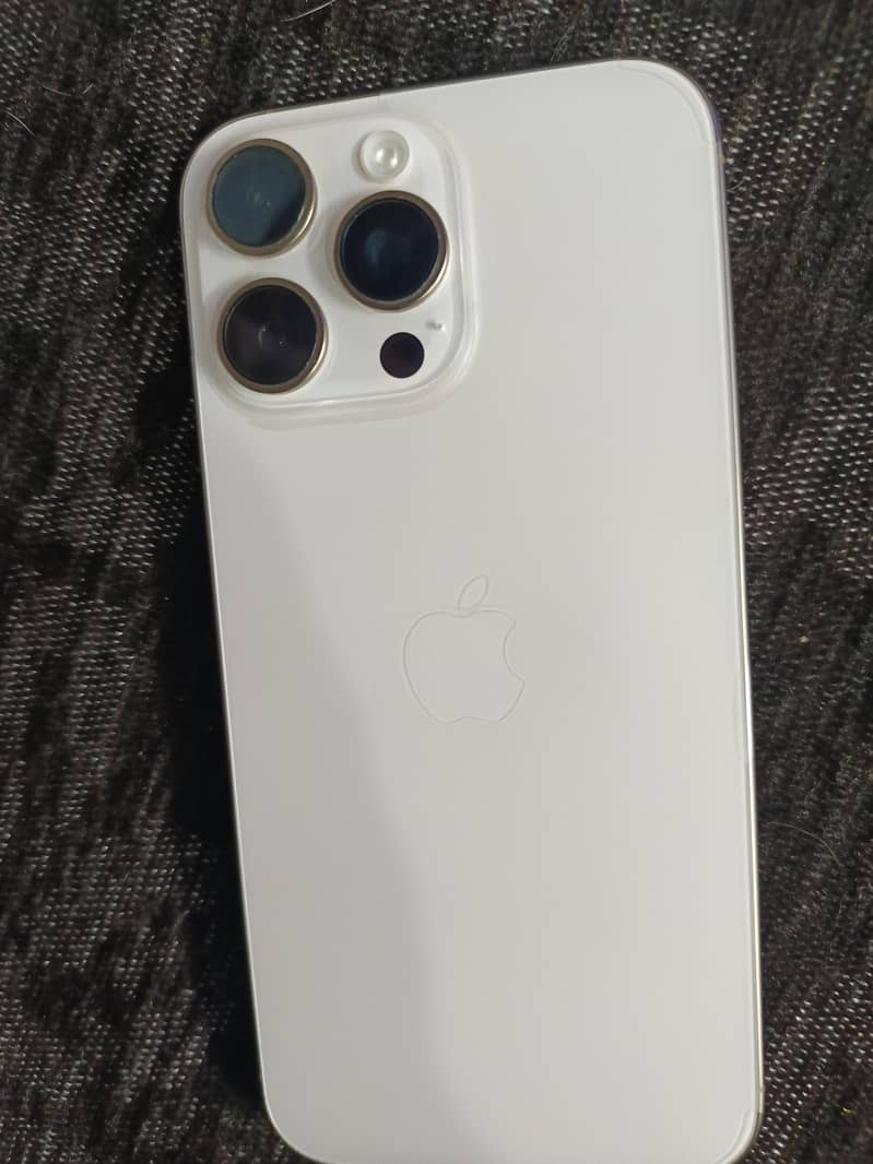 Apple iPhone 16 Pro Max 9