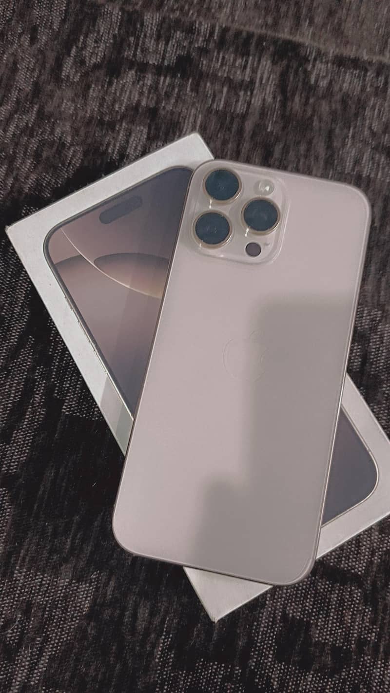 Apple iPhone 16 Pro Max 10