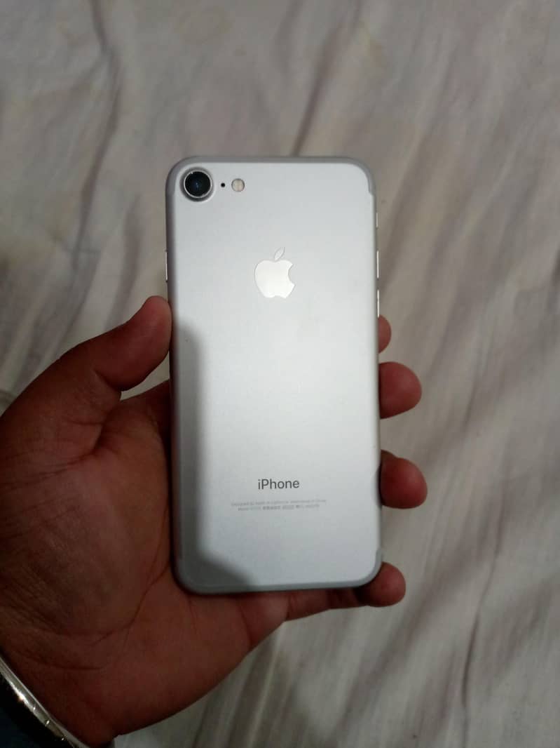 Apple iPhone 7 0