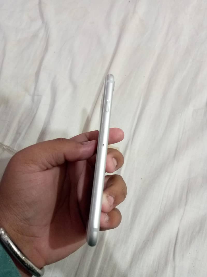 Apple iPhone 7 1