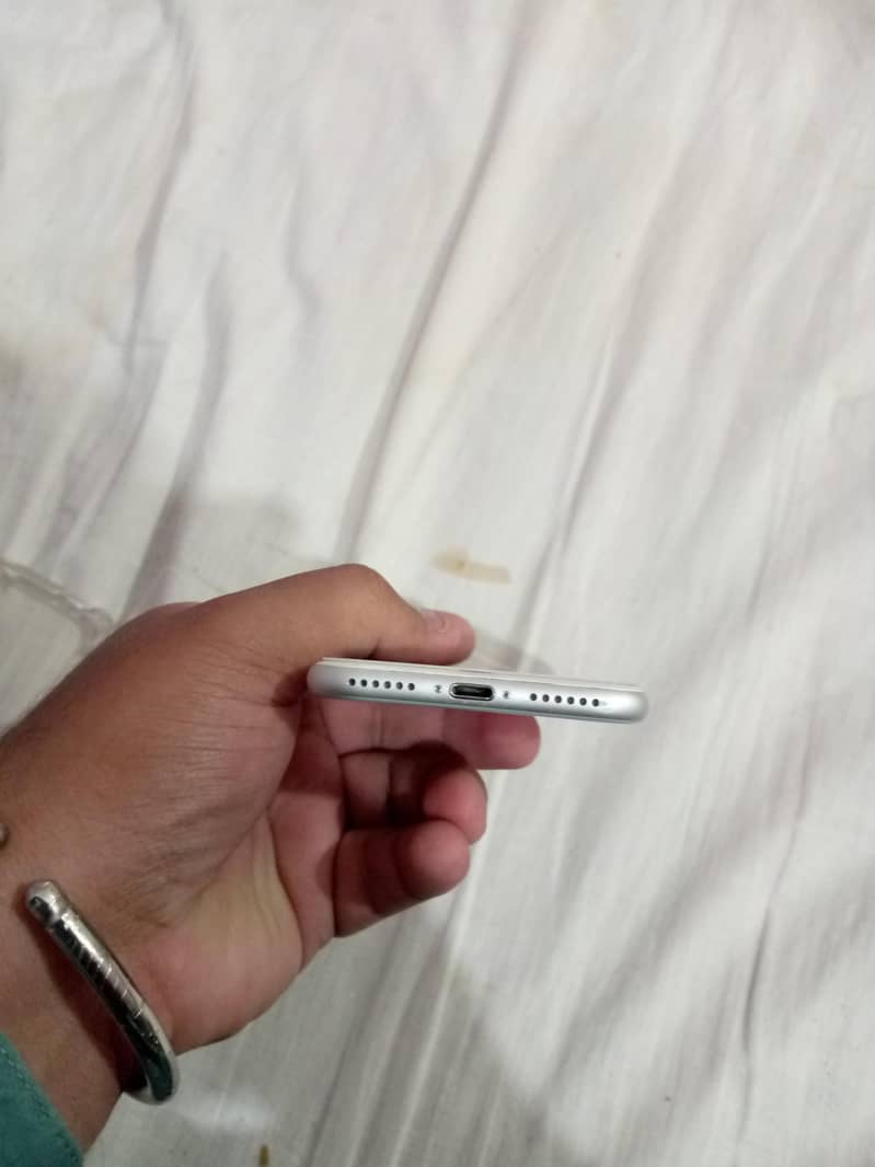 Apple iPhone 7 2