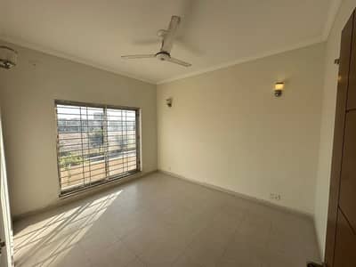 3Bed DDL 152sq Yard Villa FOR SALE At Precicnt-11B (All Amenities Nearby) Heighted Location Investor Rates