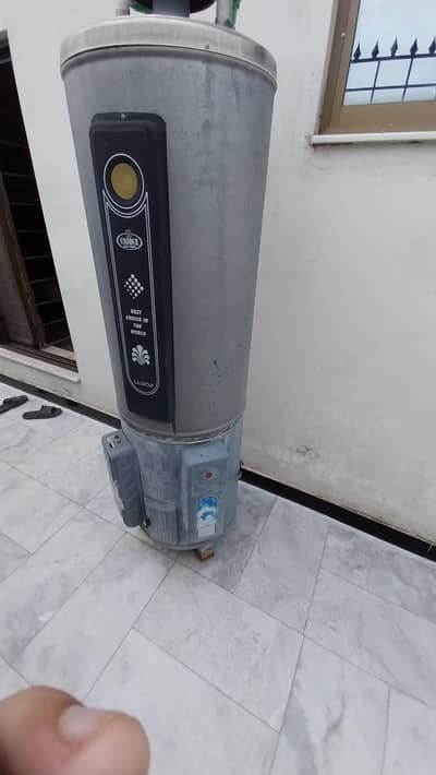 Used 40 Gallan Geyser