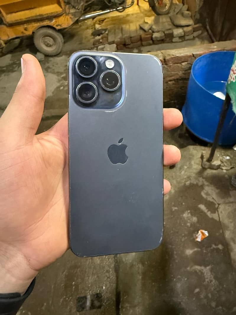 Apple iPhone 15 Pro Max 0