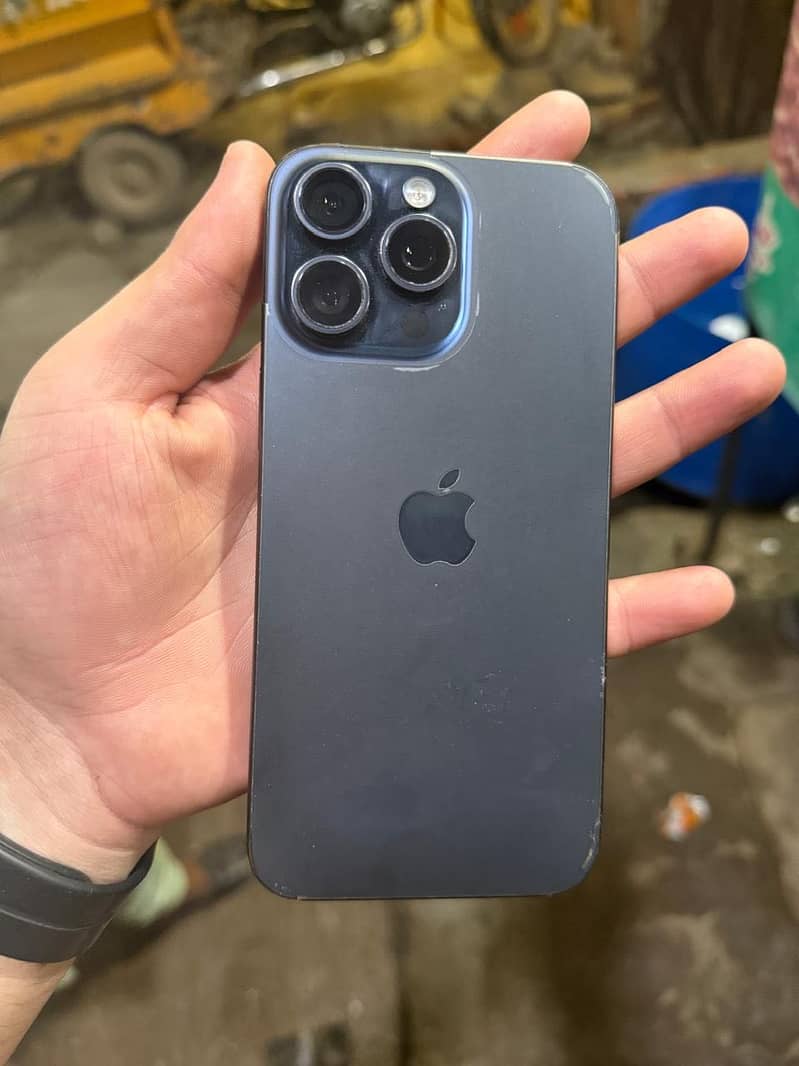 Apple iPhone 15 Pro Max 1
